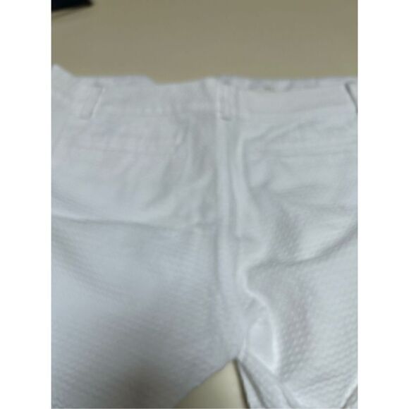 LILLY PULITZER
7" Jayne Stretch Short in Resort White - Picture 2 of 4